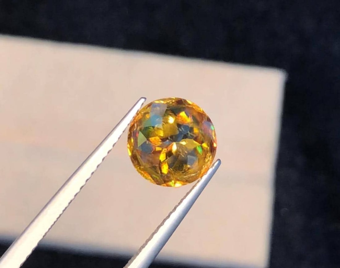 Round Sphene Gemstone: Faceted Titanite, Intense Sparkle (2.715 CT) - 9
