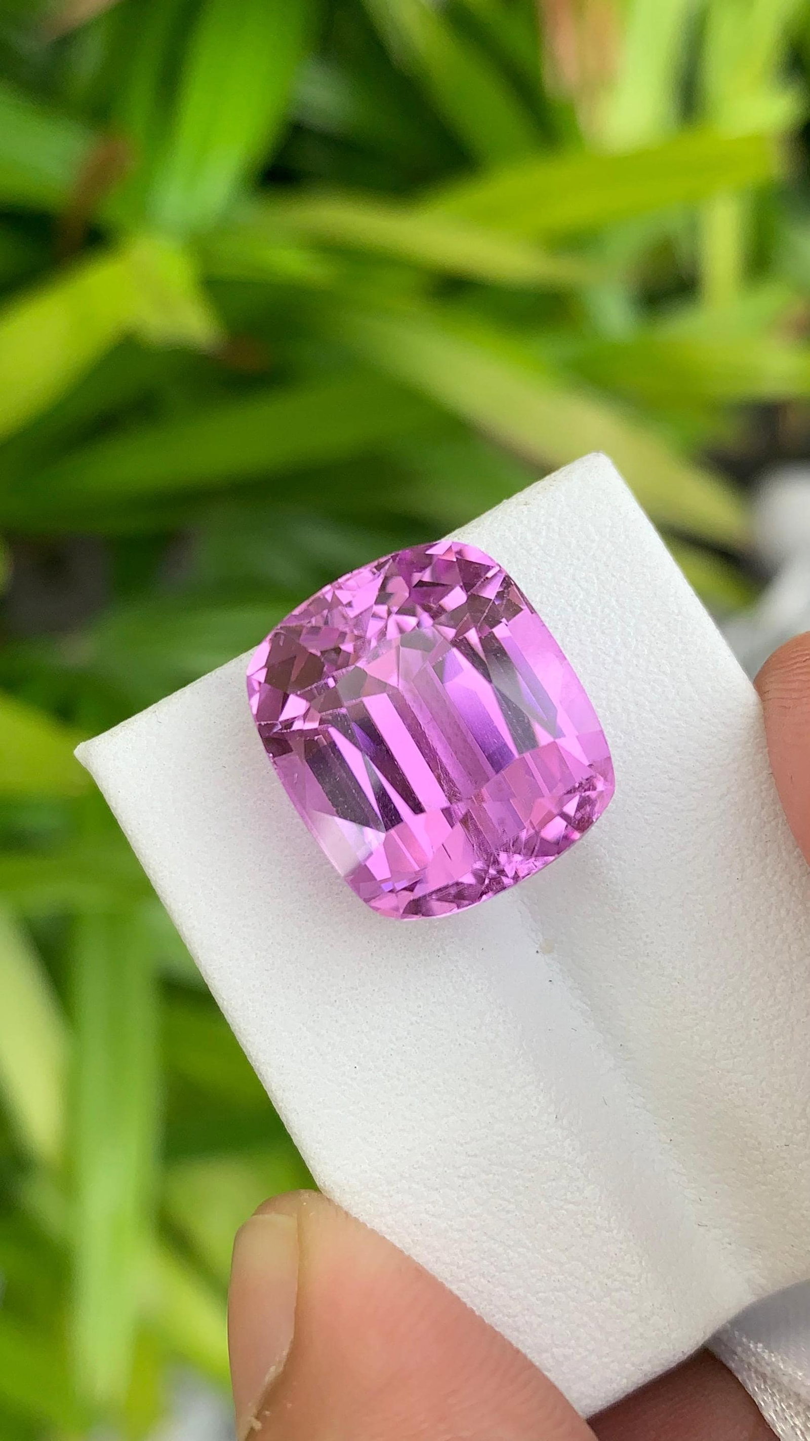 30 Carat Fuchsia Pink Kunzite Gemstone: Cushion Cut Loose Stone: This resplendent gem showcases a dazzling pink hue and is meticulously fashioned in a cushion shape, meticulously tailored for pendant settings. With a substantial weight of 28.85 carats, this Kunzite