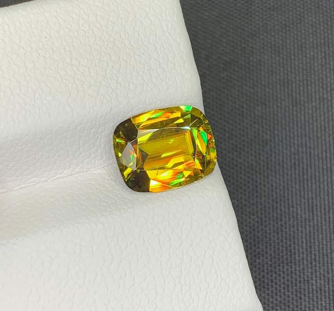 AIG Certified Lustrous Sphene Gemstone: Yellow/Green Cushion Cut, 2.76 Carat - 3
