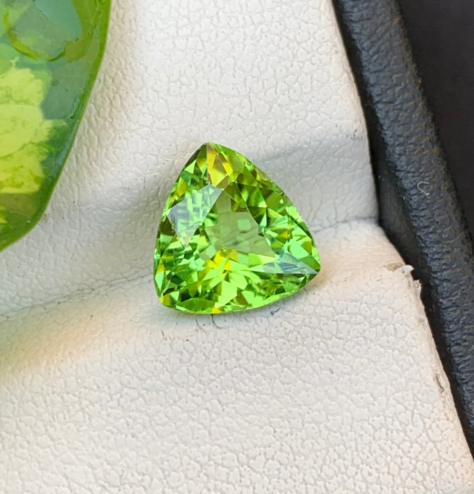 Natural Green Peridot Gemstone: Trillion Cut, 2.25 Carats - 3