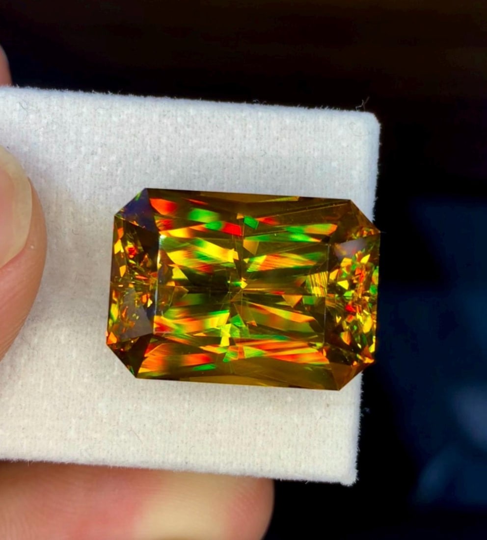 Natural Madagascar Sphene (Titanite) 32.31 Carat - Precision Cut Rainbow Fire Loose Gemstone - 2