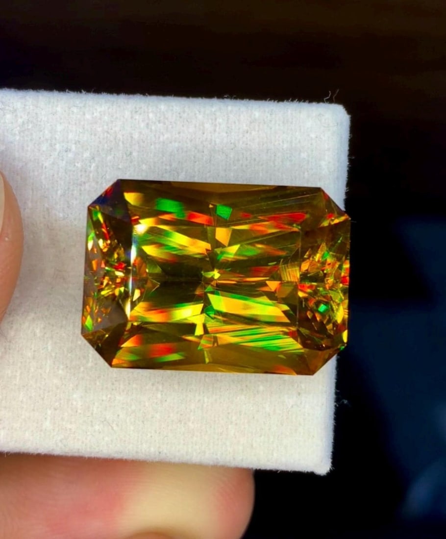 Natural Madagascar Sphene (Titanite) 32.31 Carat - Precision Cut Rainbow Fire Loose Gemstone - 5