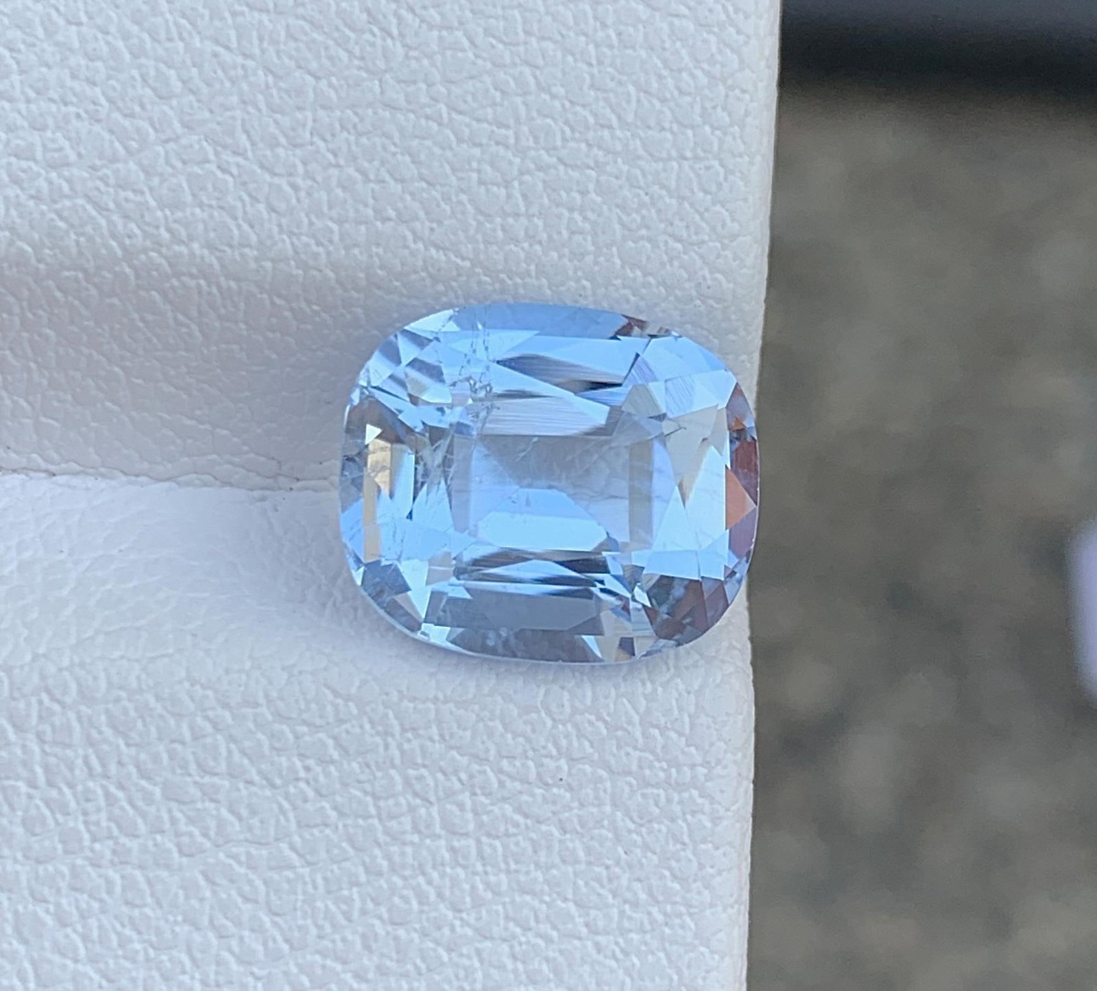 Santa Maria Aquamarine Gemstone: 3.60 CT Cushion Cut Beryl - 4