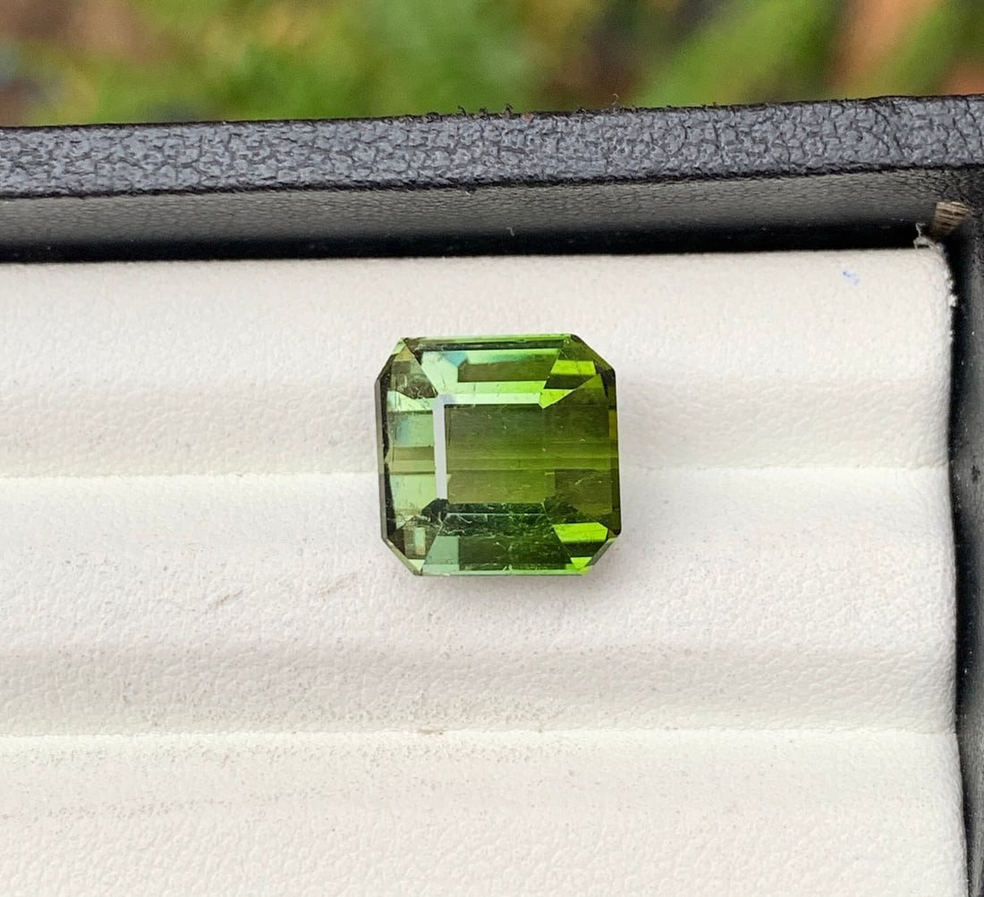 Shamrock Green Tourmaline Gemstone: 8.50 CT Faceted Asscher Cut - 3