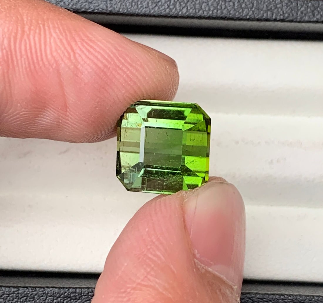 Shamrock Green Tourmaline Gemstone: 8.50 CT Faceted Asscher Cut - 5