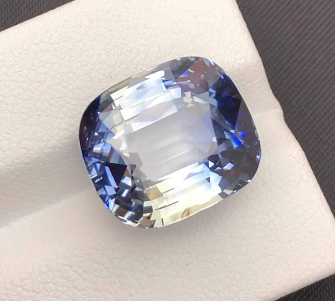 GRS Certified Faceted Bi Color Sapphire: 21.37 Carat Cushion Cut Gemstone - 2