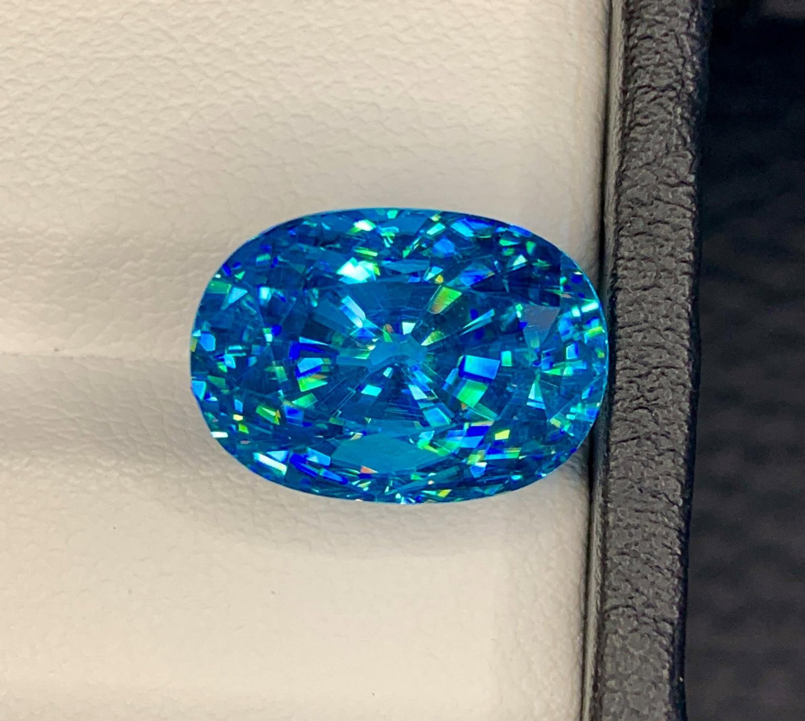Natural Cambodia Blue Zircon 18.54 Carat Loose Gemstone - Large Faceted Blue Zircon for Ring Pendant: Natural Blue Zircon from Cambodia, weighing an impressive 18.54 carats. Renowned for its dazzling brilliance and vivid blue color, this exceptional gemstone is a true collector's piece. Carefully