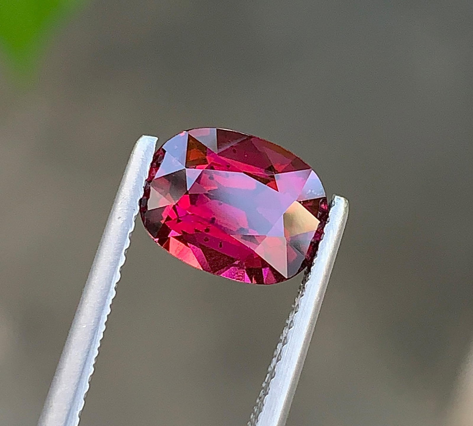 Tanzania Natural Pinkish Red Garnet Gemstone: 2.75 Carat Faceted For Ring: Highlights Supplies for making crafts Materials: Gemstone: Garnet Carat weight: 2.75 Presenting a beautiful natural Garnet gemstone weighing 2.75 carats, sourced from the renowned gemstone regions of