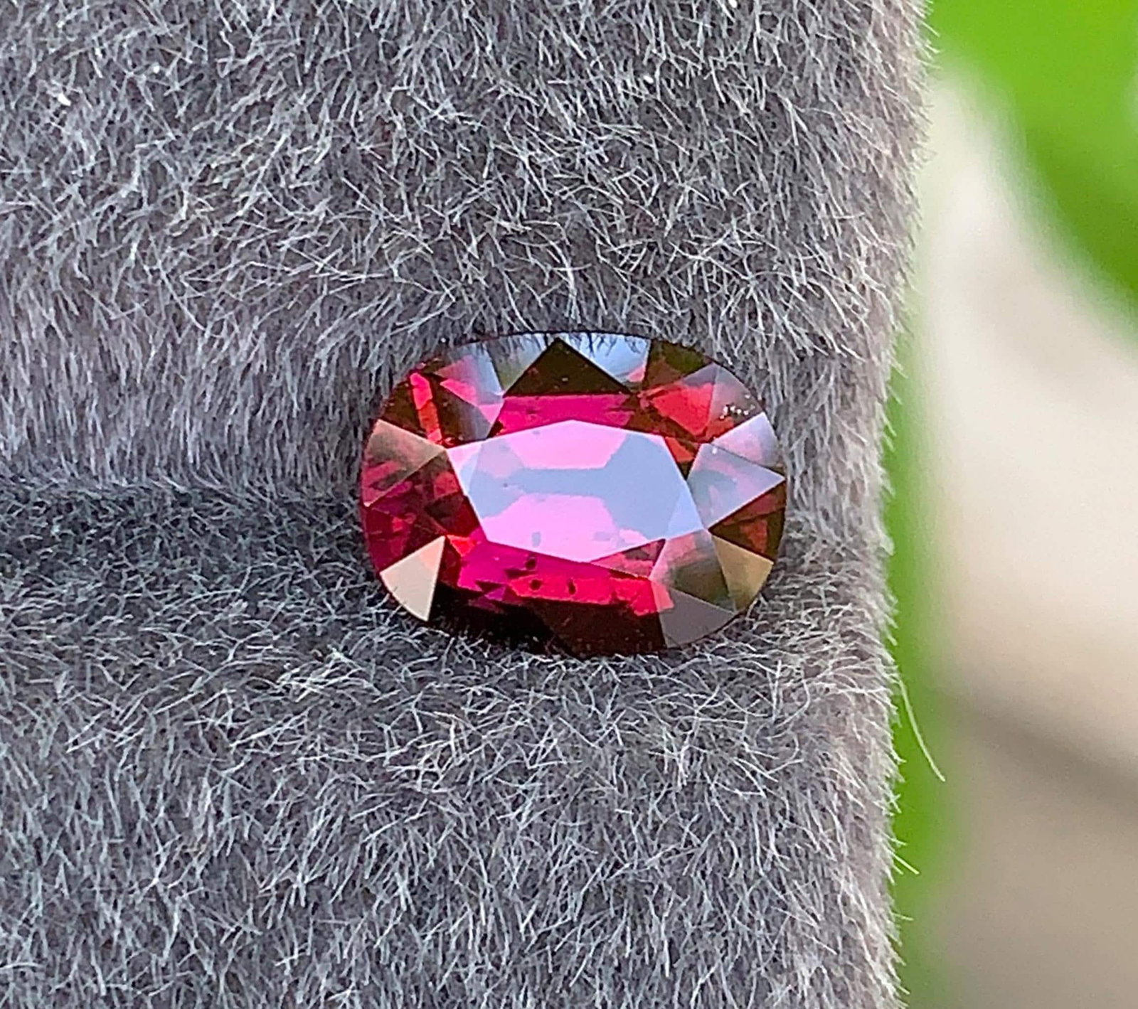 Tanzania Natural Pinkish Red Garnet Gemstone: 2.75 Carat Faceted For Ring - 2