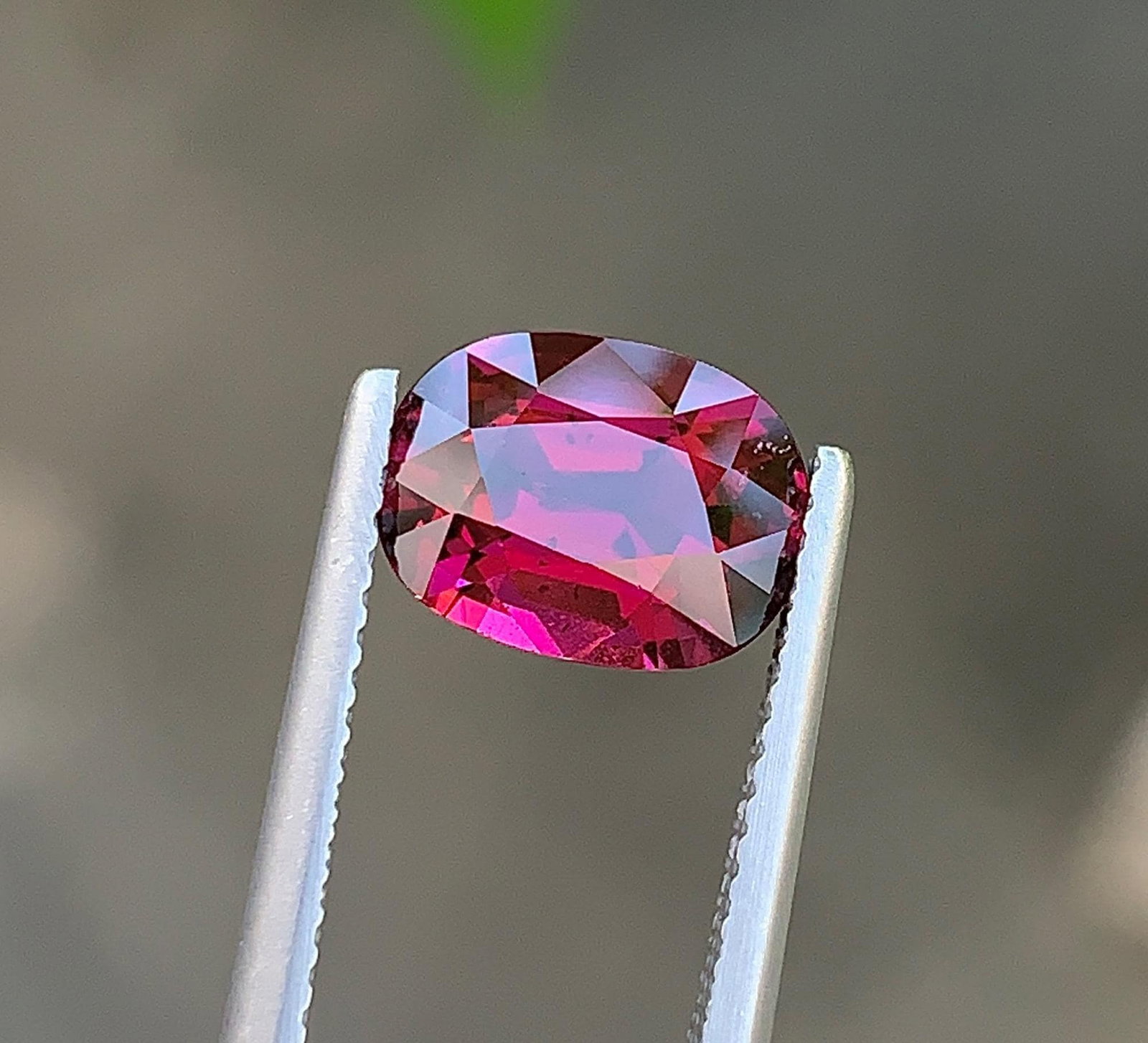 Tanzania Natural Pinkish Red Garnet Gemstone: 2.75 Carat Faceted For Ring - 6