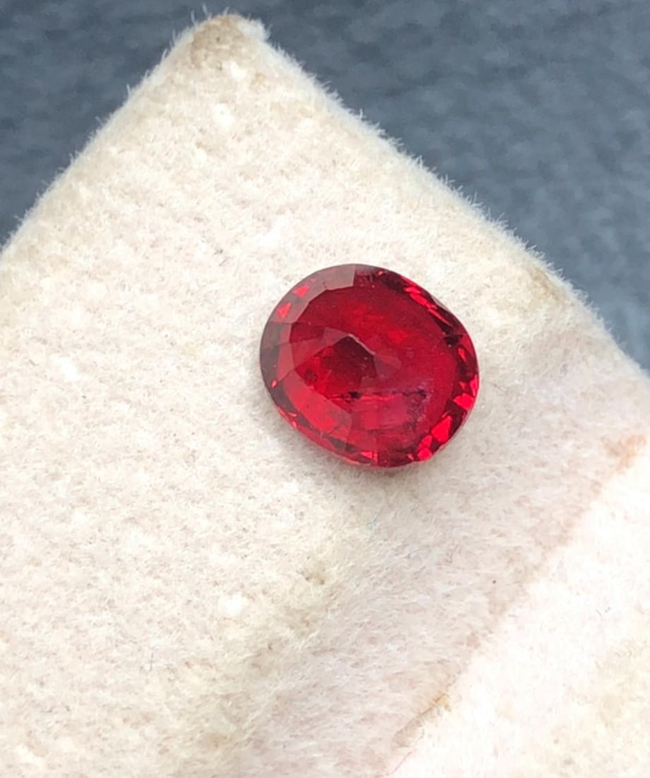 Burma Intense Blood Red Spinel Oval Cut Gemstone For Wedding Jewelry- 0.910 Carat - 3
