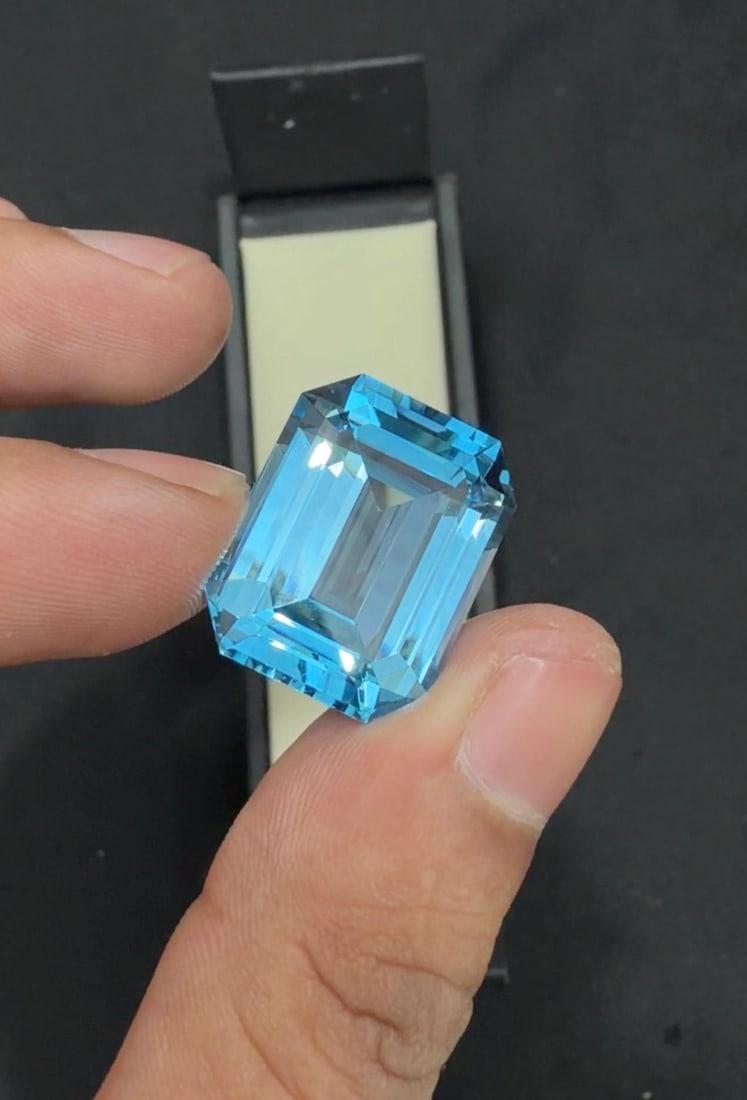 23.15 Carat Emerald Cut Swiss Blue Topaz Gemstone - 2