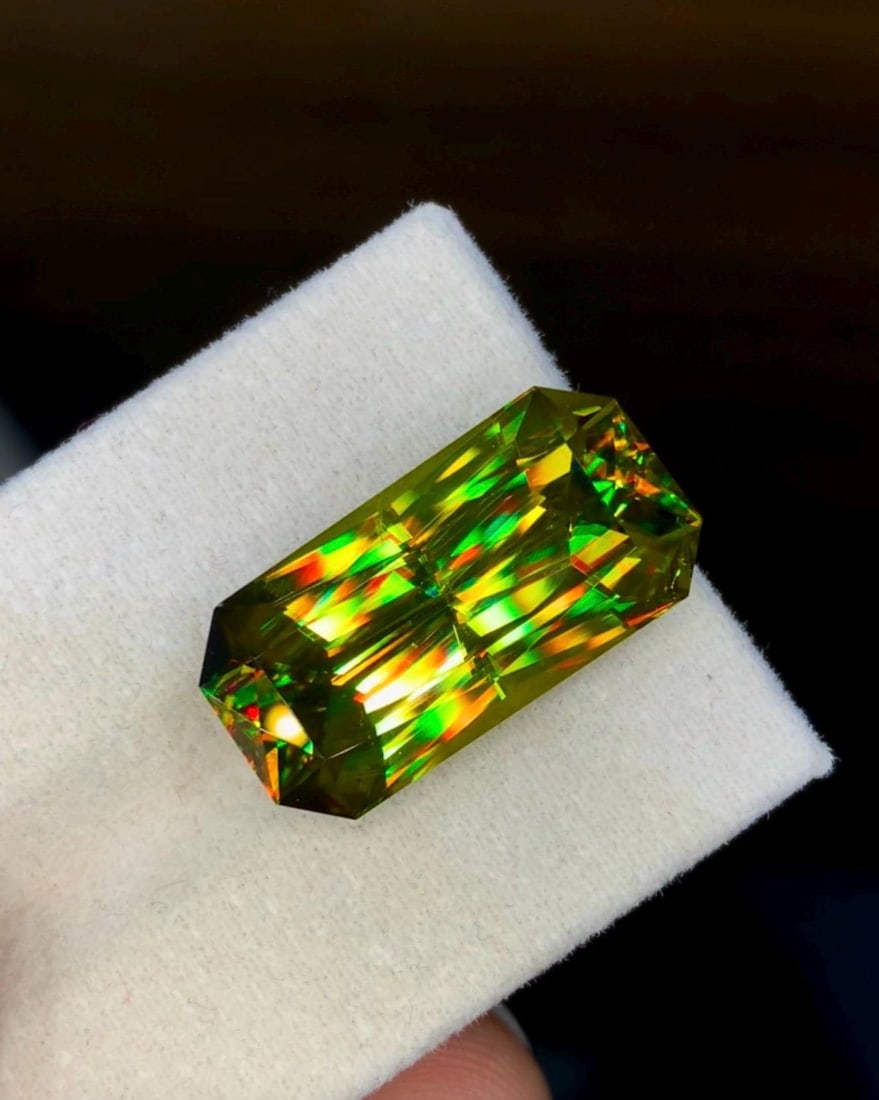 Natural Madagascar Sphene (Titanite) 17.00 Carat - Precision Cut Rainbow Fire Loose Gemstone - 4