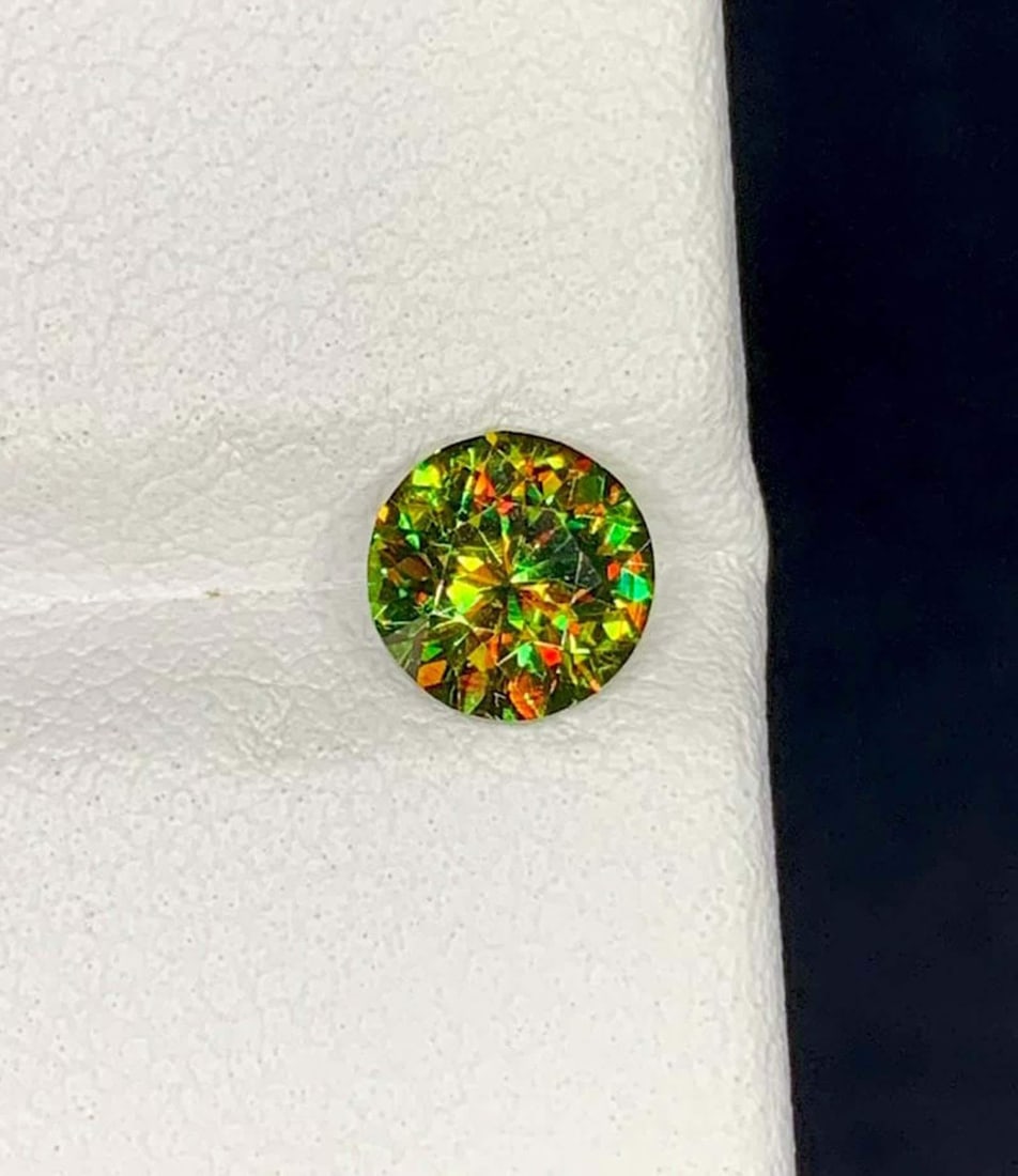 Green Chrome Sphene Gemstone: Round Cut Titanite, June Birthstone: Highlights Supplies for making crafts Materials: Gemstone: Sphene Natural Chrome Sphene Titanite Gemstone, Full Fire Lustrous Green Sphene Round Cut for Ring June Birthstone Weight : 0.74 cts