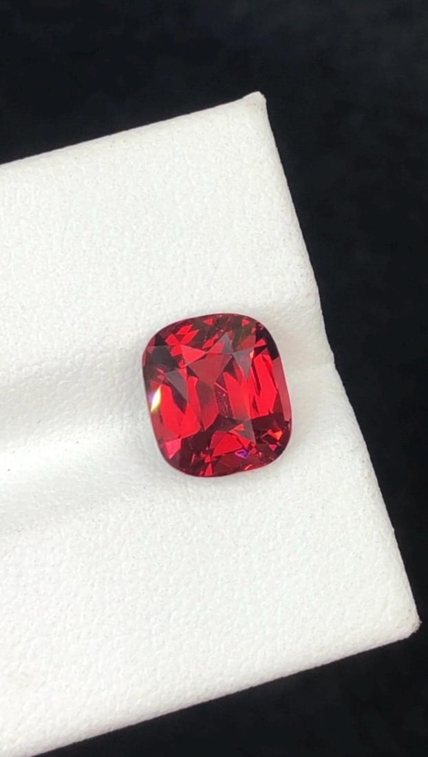 Bright Red Garnet Gemstone From Kala Lani Tanga Mine Tanzania, 3.920 Carat: Majestic Deep Red Tanzania Garnet This exquisite Tanzania Rhodolite Garnet boasts a vibrant, saturated Deep Red color, reminiscent of the finest rubies. The gemstone's deep, rich hue is due to its