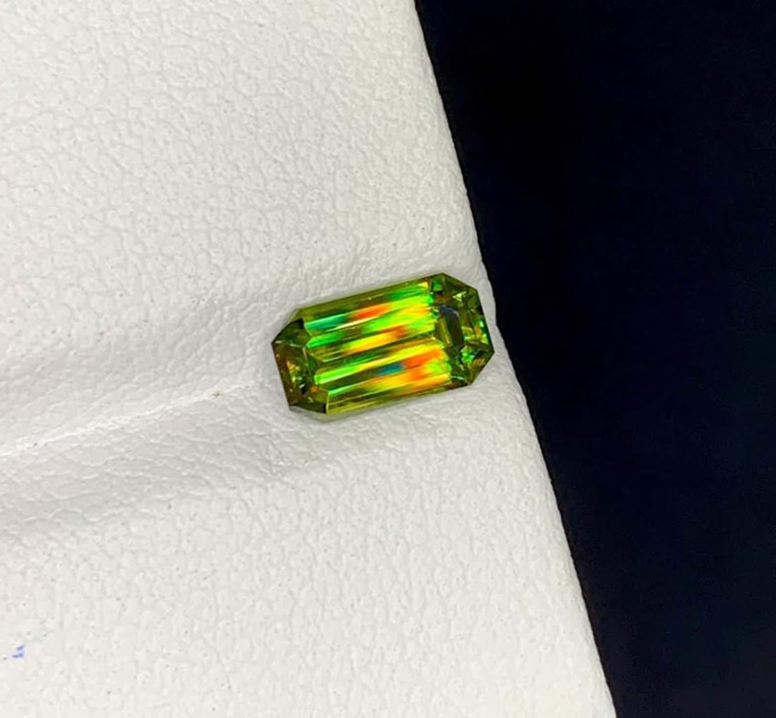 Green Sphene Gemstone: Natural Titanite Round Cut, June Birthstone: Highlights Supplies for making crafts Materials: Gemstone: Sphene Natural Chrome Sphene Titanite Gemstone, Full Fire Lustrous Green Sphene Round Cut for Ring June Birthstone Weight : 1.090 cts Dimensi