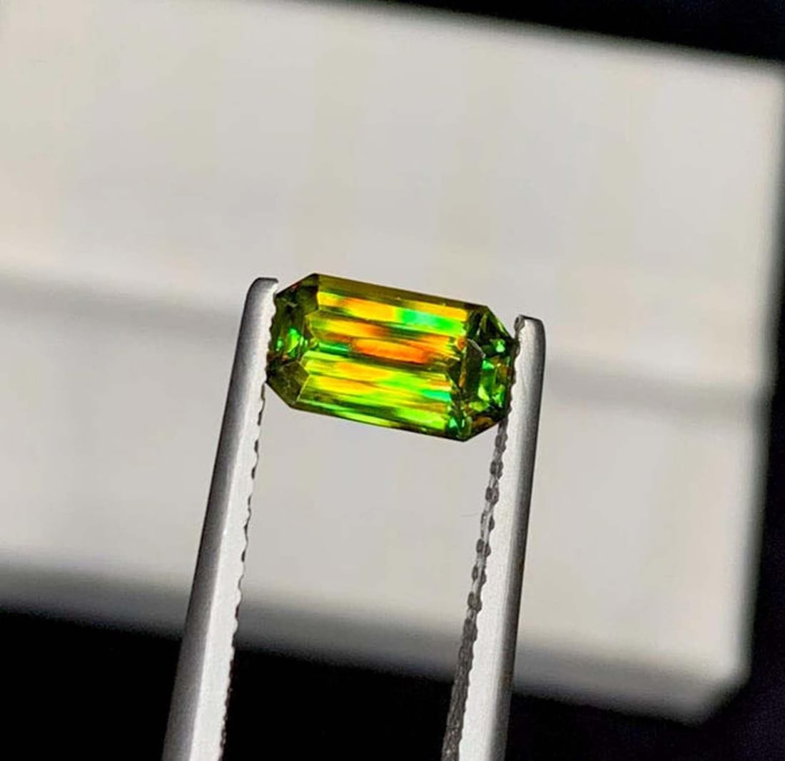 Green Sphene Gemstone: Natural Titanite Round Cut, June Birthstone - 4