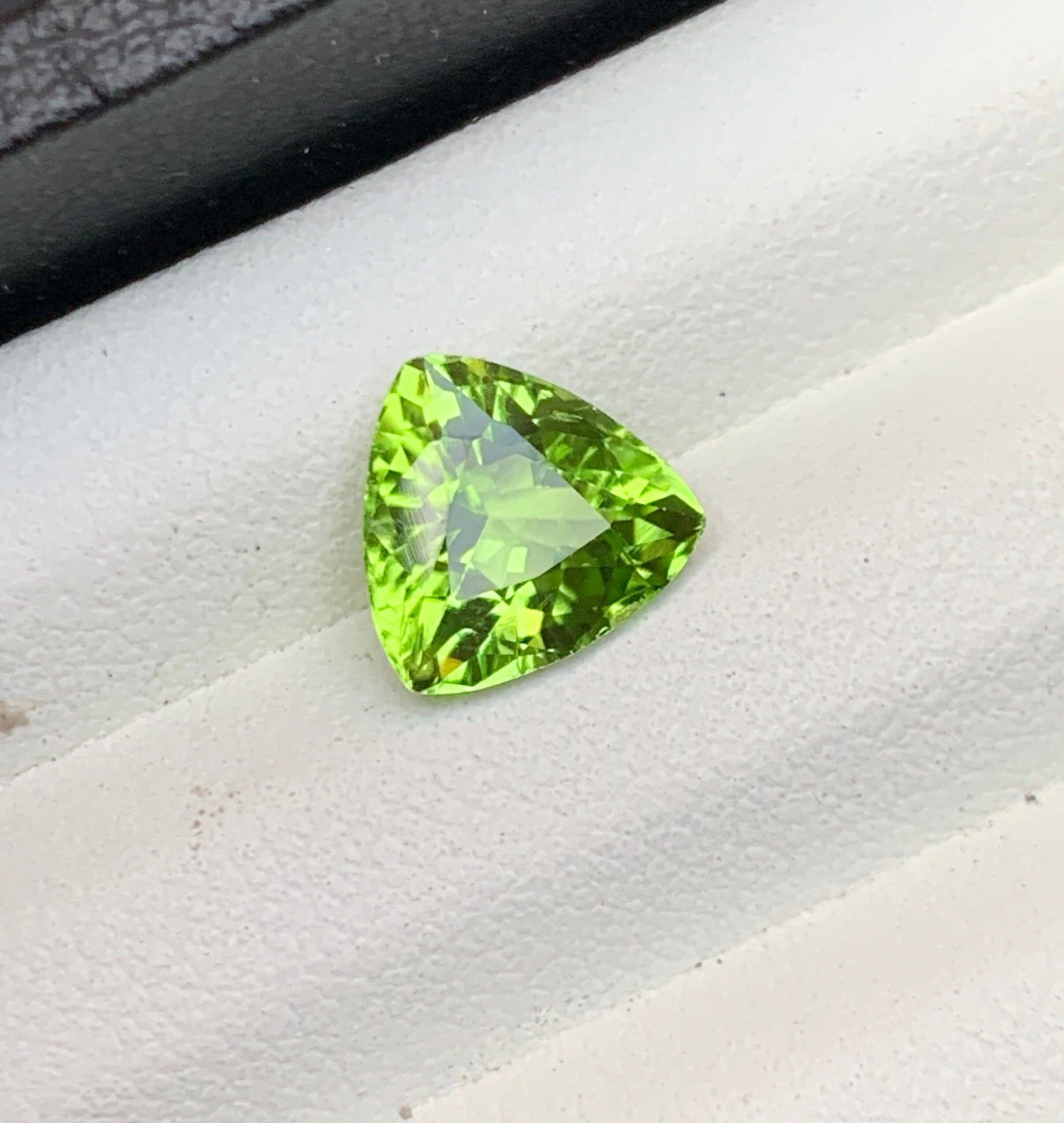 Natural Peridot Gemstone: Trillion Cut Loose Gem, 2.50 Carats - 3