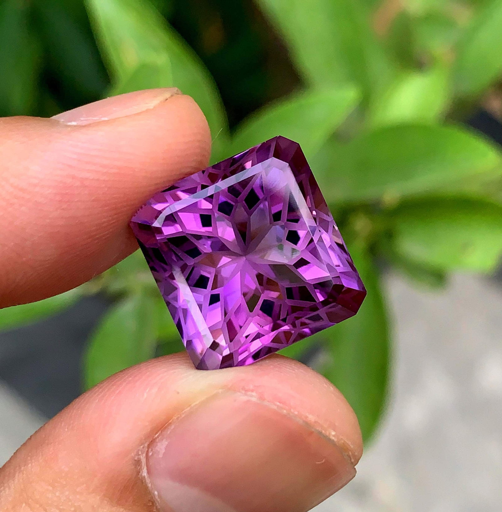 Natural Amethyst Gemstone: Precision Flower Cut, 19.35 Carats - 3