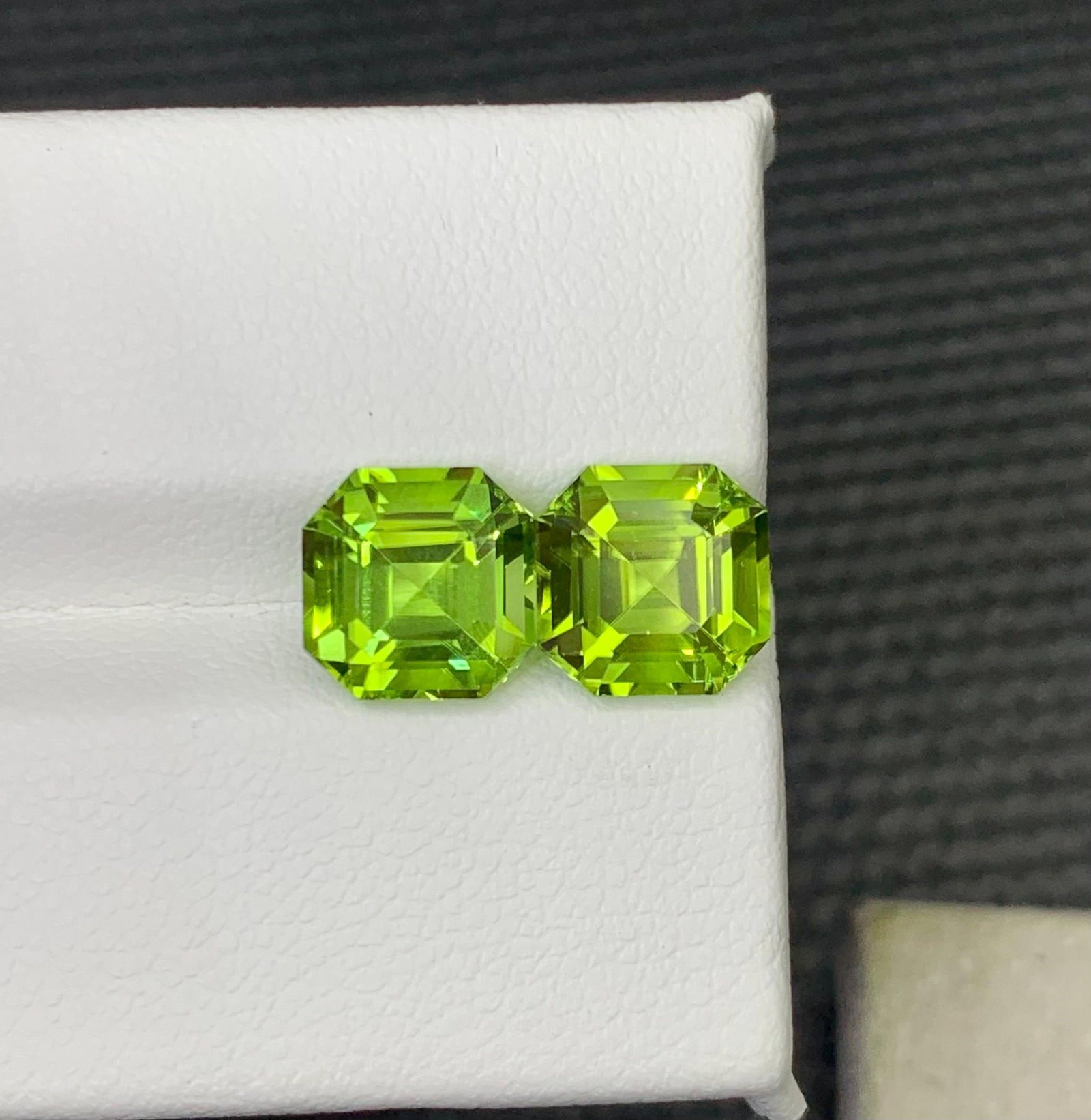 Earrings Size Green Peridot Calibrated Pair Gemstone - 4.990 Carat (1 of 4)