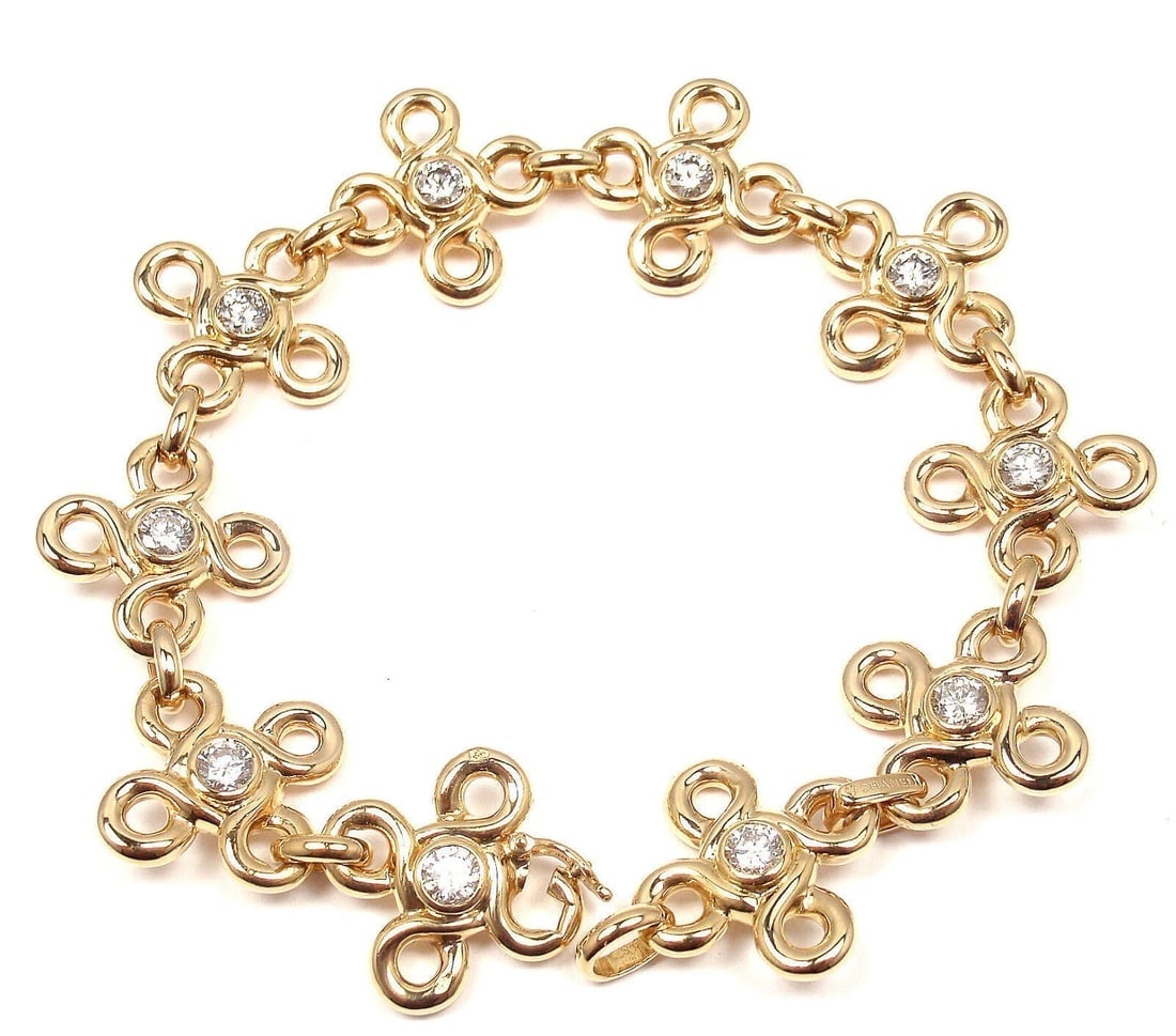 RARE! AUTHENTIC CHANEL 18K YELLOW GOLD DIAMOND BRACELET PAPERS: RARE! AUTHENTIC CHANEL 18K YELLOW GOLD DIAMOND BRACELET PAPERS About This Piece: Metal: 18k Yellow Gold Stones: 10 x Diamond, Totaling Approx 2.50ctw VS Clarity H color Width: 17mm Weight: 38.6 grams