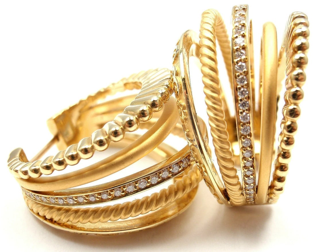 New! Authentic Carrera Y Carrera Melodia 18k Yellow Gold Diamond Hoop Earrings: New! Authentic Carrera Y Carrera Melodia 18k Yellow Gold Diamond Hoop Earrings About This Piece: Metal: 18k Yellow Gold Measurements: 23mm x 16mm Weight: 23.8 grams Stones: 46 brilliant cut round diam