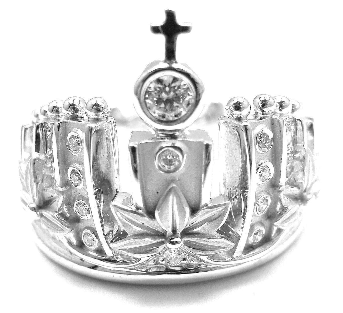 New! Authentic! Carrera Y Carrera 18k White Gold Mi Princess Crown Diamond Ring: New! Authentic! Carrera Y Carrera 18k White Gold Mi Princess Crown Diamond Ring About This Piece: Metal: 18k White Gold Size: 6 3/4 Weight: Width: 9.8 grams 22mm Stones: 23 round brilliant cut Diamond