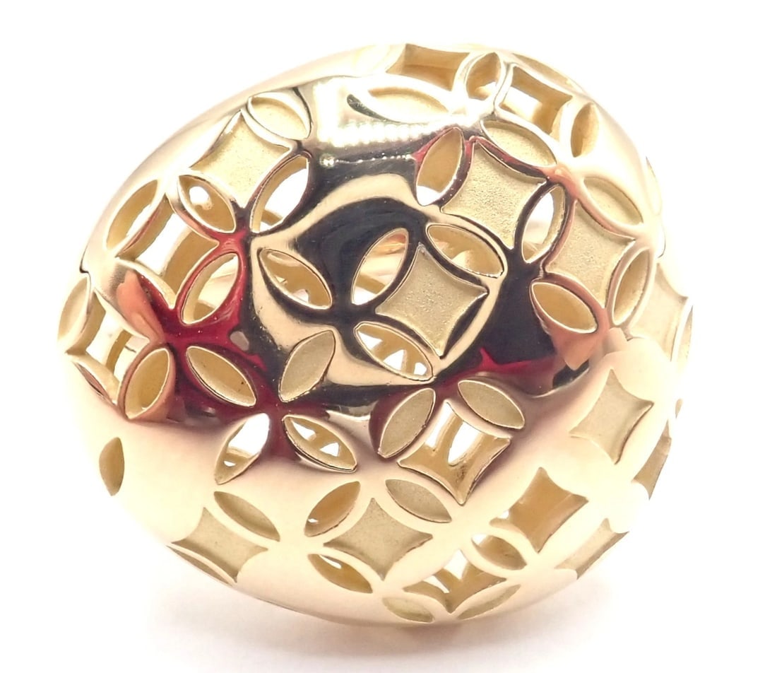 Authentic! Louis Vuitton Monogram 18k Yellow Gold Large Ring: Authentic! Louis Vuitton Monogram 18k Yellow Gold Large Ring About This Piece: Metal: 18k Yellow Gold Size: European 52, US 6 Weight: 8.6 grams Width: Front 19.5mm, Back 3mm Hallmarks: Louis Vuitton 7