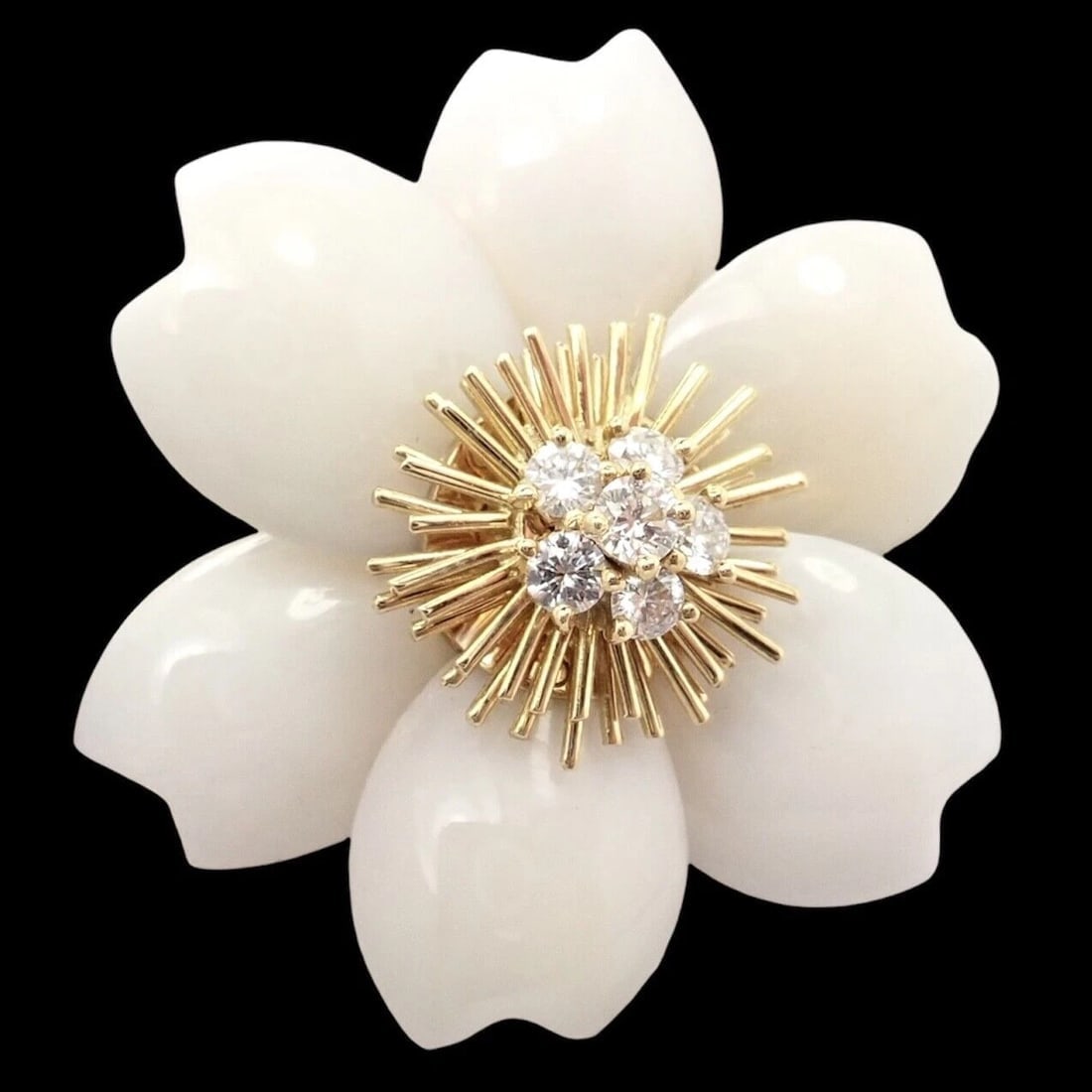 Van Cleef & Arpels Rose de Noel Diamond White Coral Flower Yellow Gold Brooch: Van Cleef & Arpels Rose de Noel Diamond White Coral Flower Yellow Gold Brooch About This Piece: Metal: 18k Yellow Gold Measurements: 39mm x 39mm Weight: 23.3 grams Stones: 6 round brilliant cut diamon