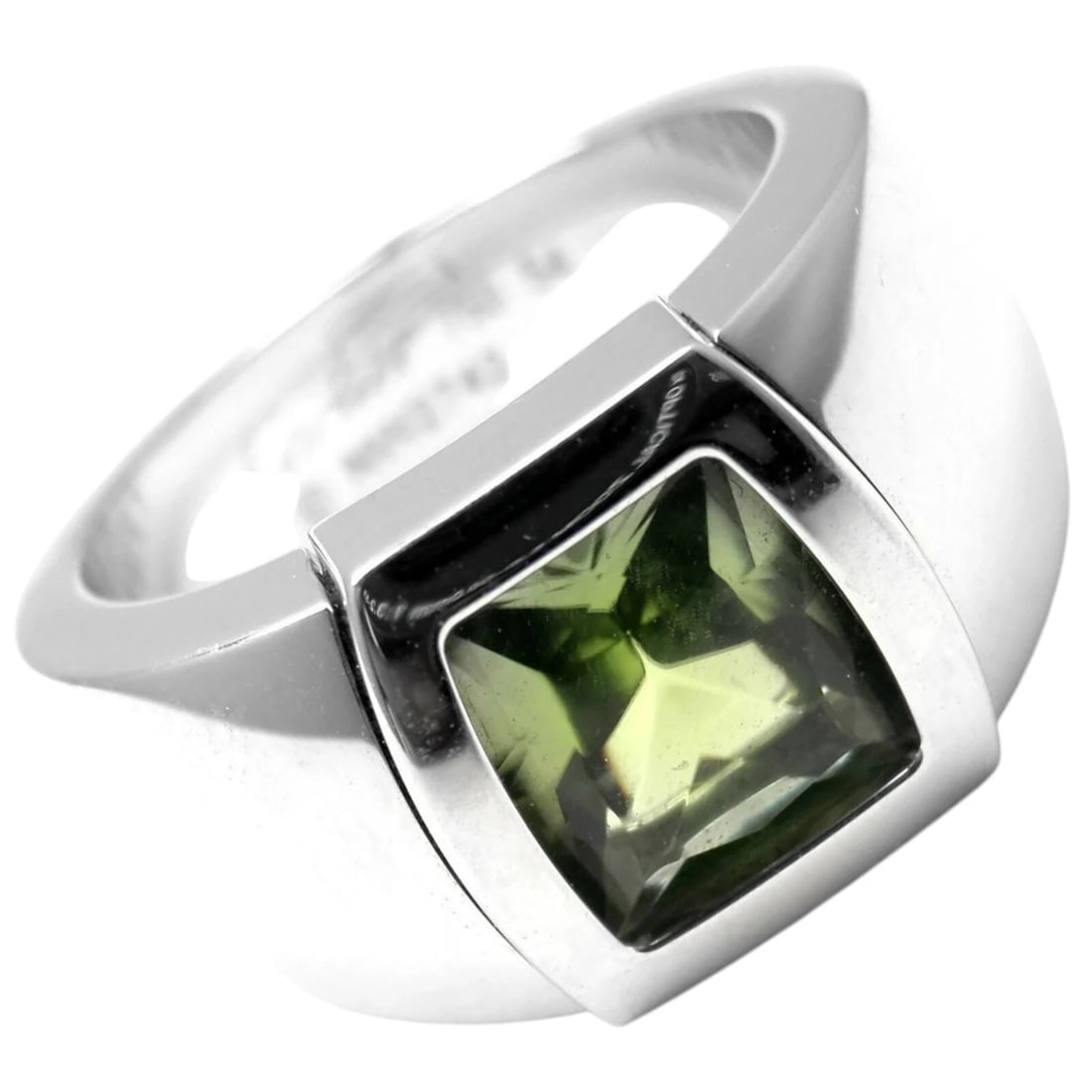 Rare! Authentic Cartier La Dona 18k White Gold Peridot Ring Box Certificate: Rare! Authentic Cartier La Dona 18k White Gold Peridot Ring Box Certificate About This Piece: Cartier’s La Dona ring in 18k white gold features a luminous peridot that captivates with its radian