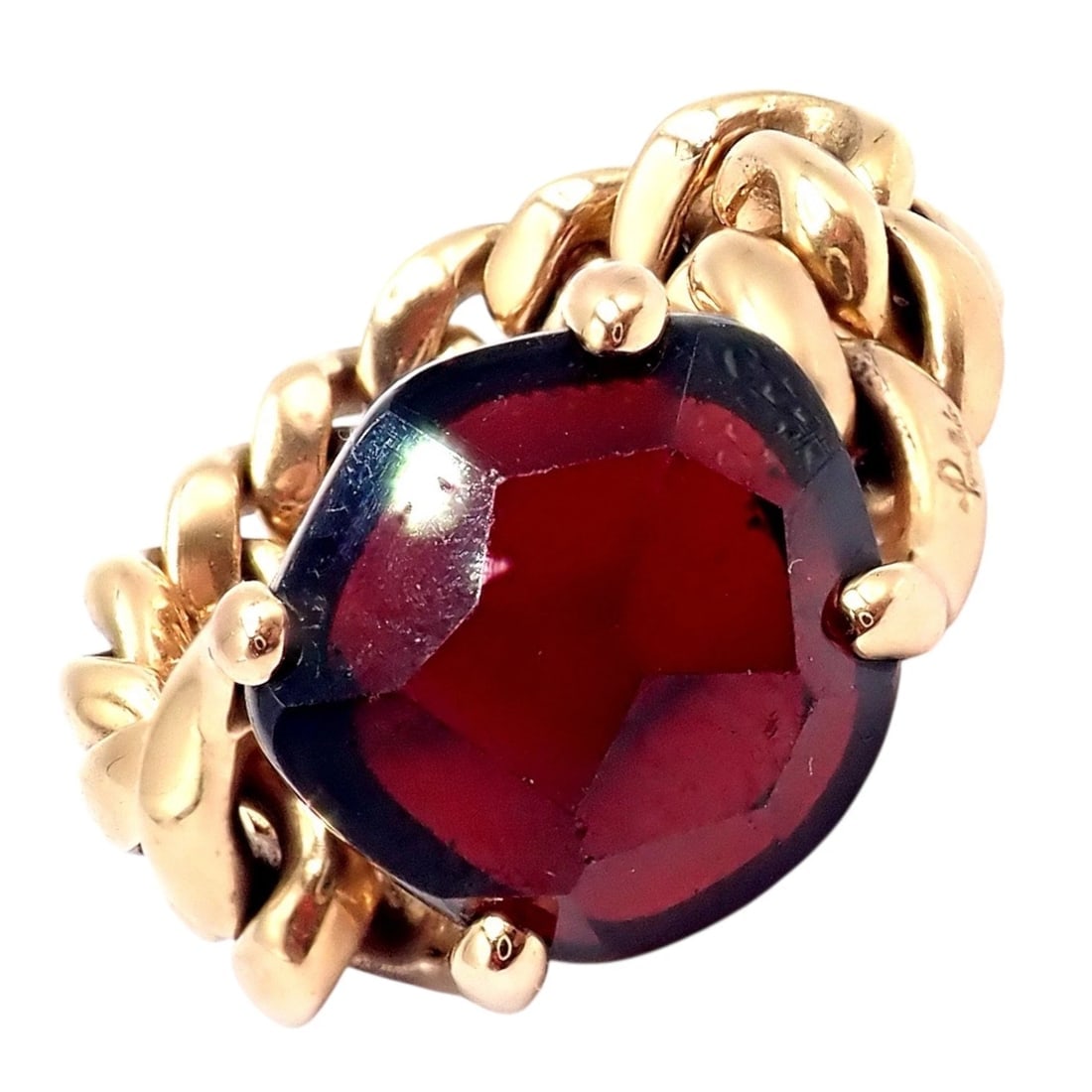 Authentic! Pomellato 18k Yellow Gold Lola Madeira Curb Link Garnet Ring Sz 7: The Pomellato Lola Madeira ring in 18k yellow gold highlights a richly faceted deep red garnet held by sculptural prongs. Its bold curb-link band adds modern Italian edge and luxurious weight. Strikin
