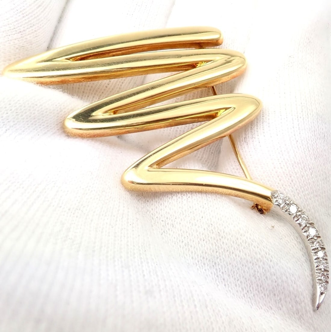 Tiffany & Co 18k Yellow Gold Platinum Picasso Diamond Large Squiggle Pin Brooch: Tiffany & Co 18k Yellow Gold Platinum Picasso Diamond Large Squiggle Pin Brooch Tiffany & Co 18k Yellow Gold Platinum Picasso Diamond Large Squiggle Pin Brooch Product Description About This Piece: Me