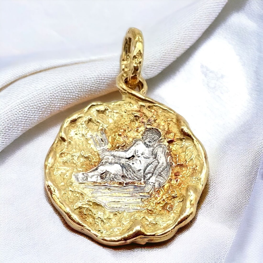 Rare! Vintage Chaumet Paris 18k Yellow Gold Zodiac Aquarius Pendant Medallion (1 of 11)