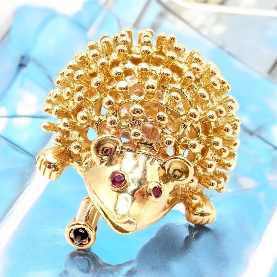Vintage! Tiffany & Co Schlumberger 18k Yellow Gold Hedgehog Ruby Brooch Pin: This vintage Tiffany & Co. Schlumberger brooch features a whimsical hedgehog design crafted in 18k yellow gold. Meticulously detailed, it showcases ruby eyes for a charming touch. A rare and collectib