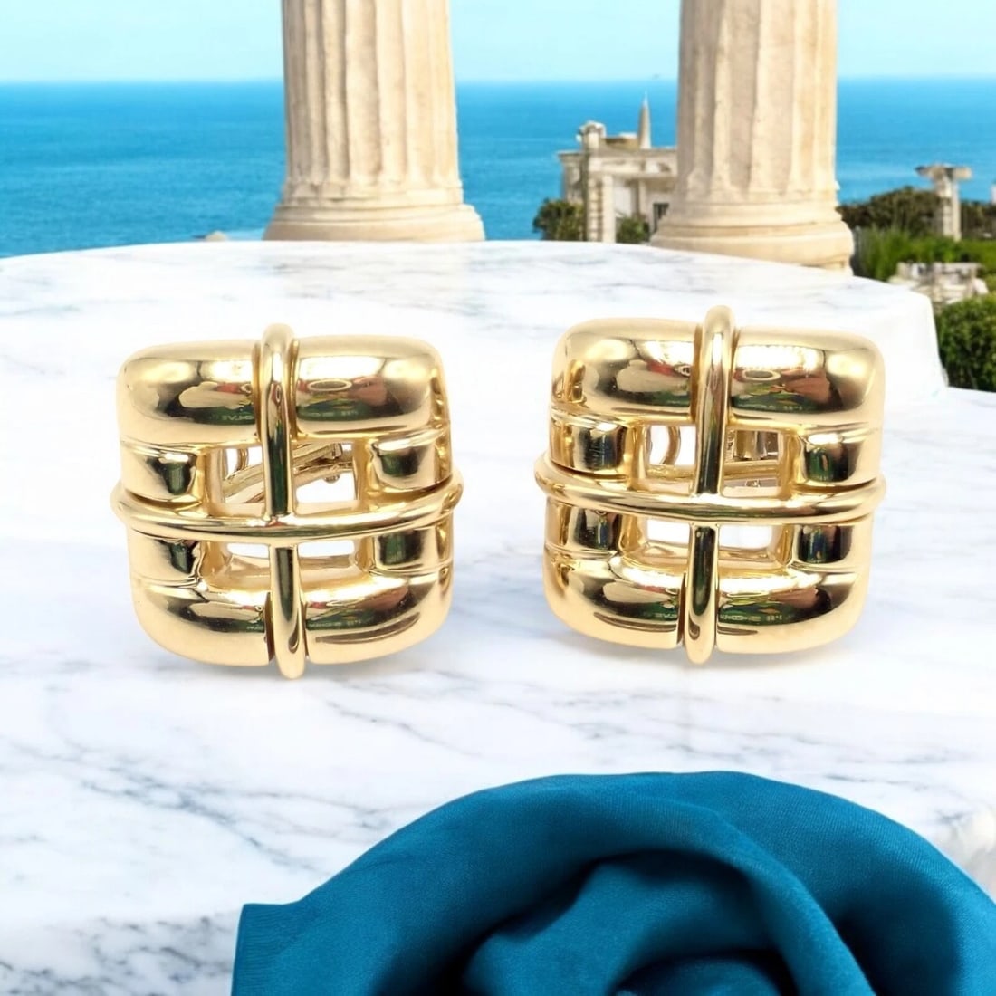 Rare! Vintage Tiffany & Co 18k Yellow Gold Square Window Biscayne Earrings 2001: These authentic, rare vintage Tiffany & Co. earrings from 2001 are exquisitely crafted in 18k yellow gold, featuring a unique square window design. Bold yet elegant, their modern geometric aesthetic s