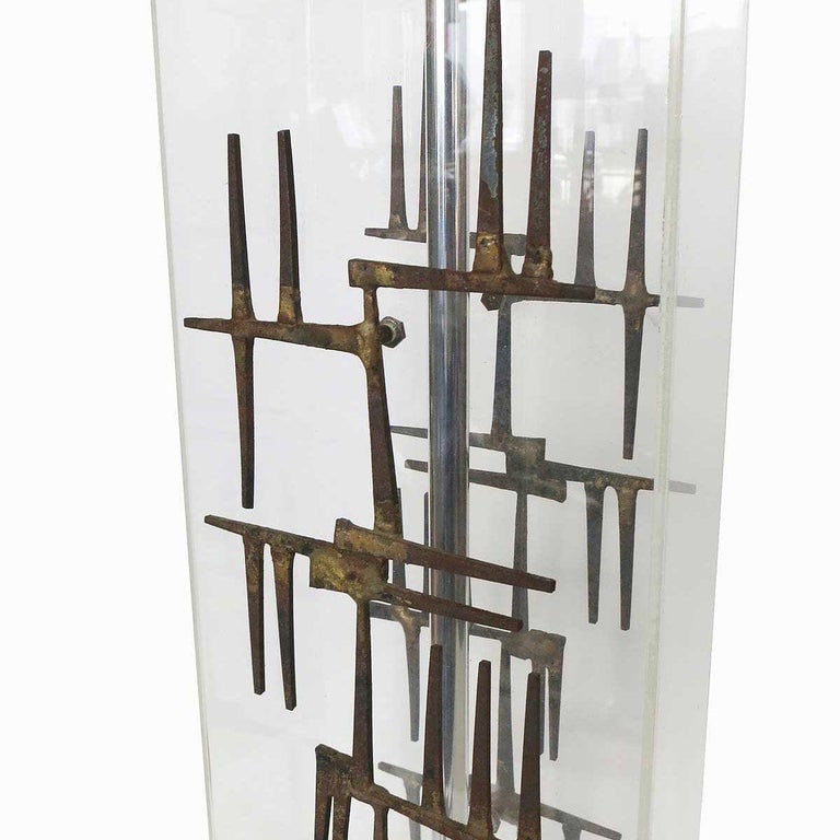 Brutalist Nail Sculptural Lucite Table Lamp by Laurel - 6
