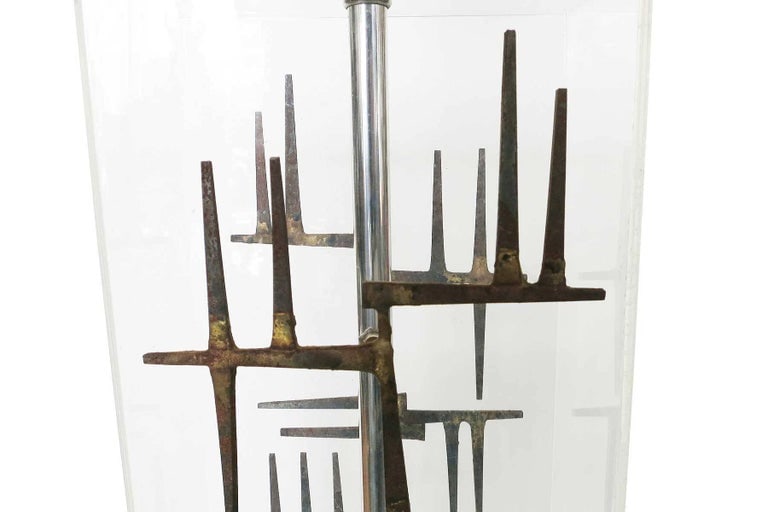 Brutalist Nail Sculptural Lucite Table Lamp by Laurel - 7