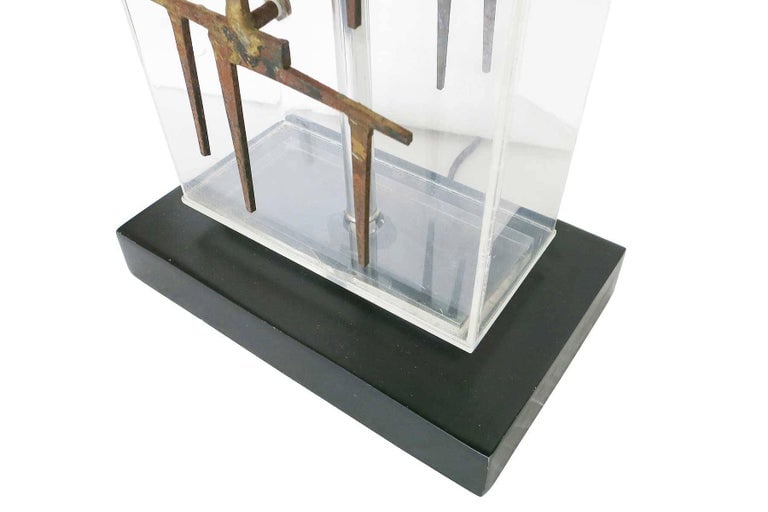 Brutalist Nail Sculptural Lucite Table Lamp by Laurel - 8