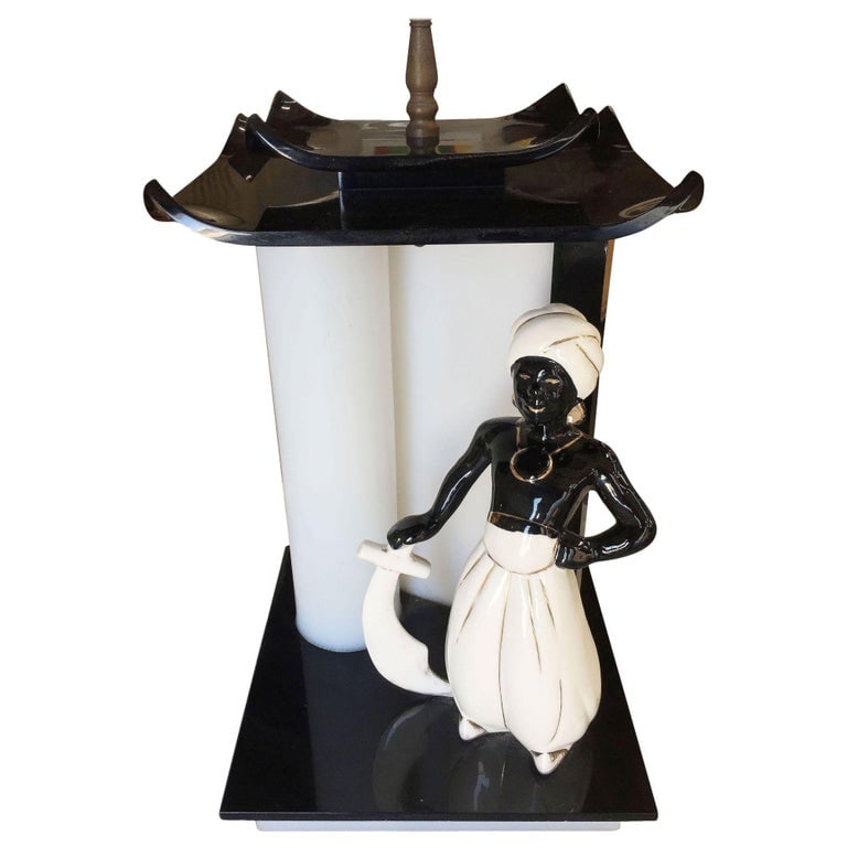 Midcentury Arabian Inspired Lucite Sculptural Lamp by Moss - 3