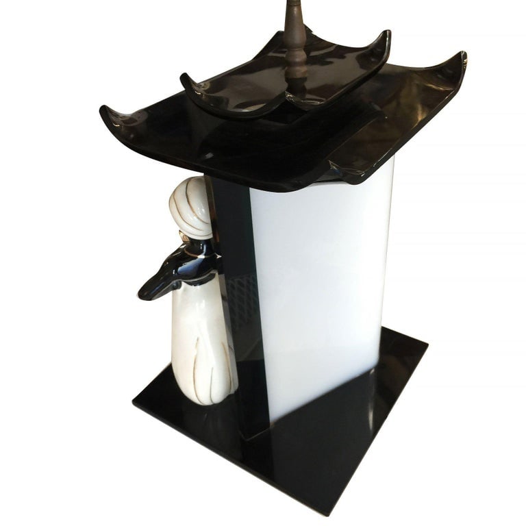 Midcentury Arabian Inspired Lucite Sculptural Lamp by Moss - 4