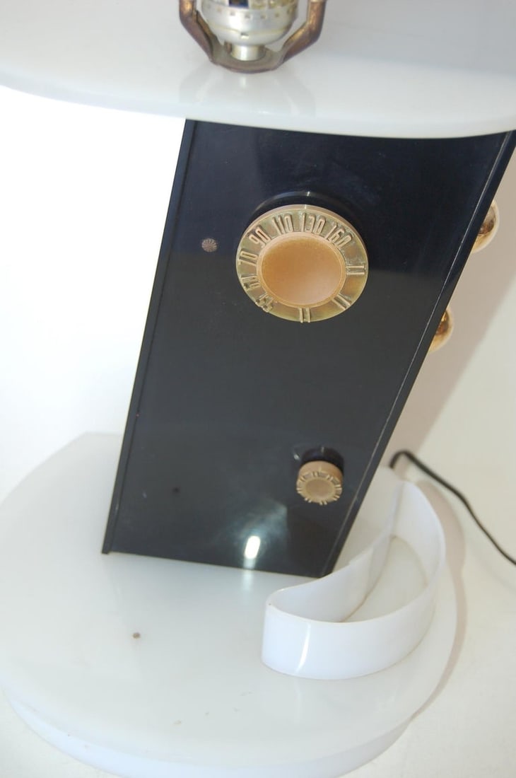 Rare Midcentury Lucite Radio Table Lamp by Moss Lighting - 3