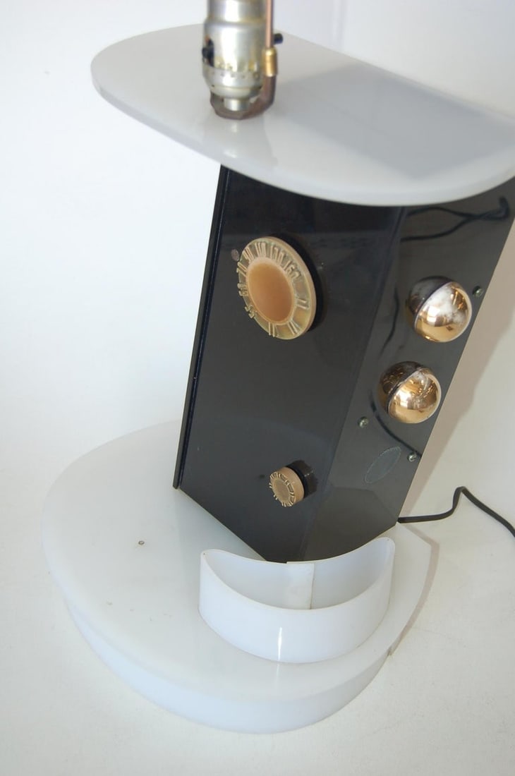 Rare Midcentury Lucite Radio Table Lamp by Moss Lighting - 4