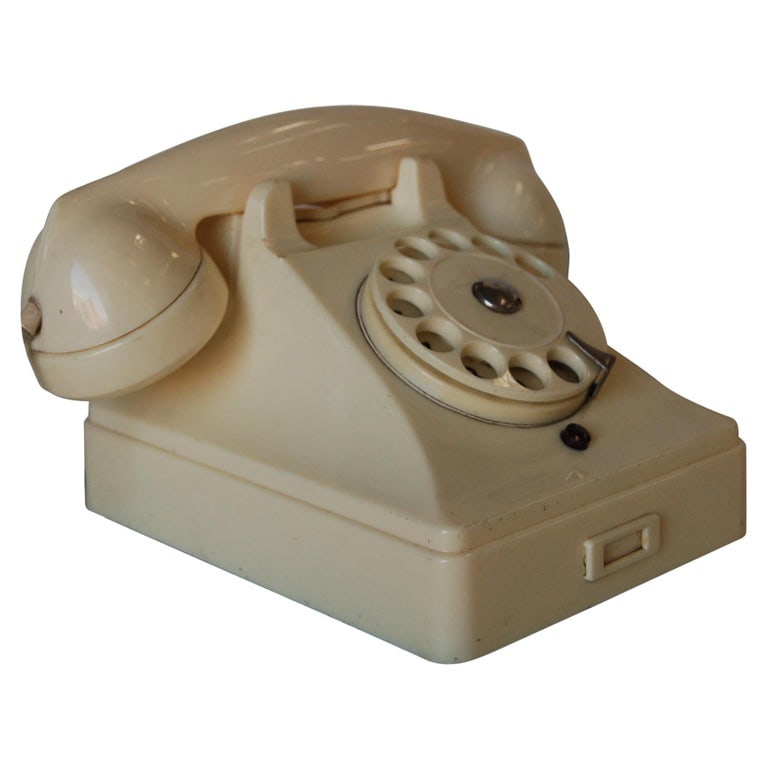 White Bakelite PTT Telephone by Ericsson (1 of 11)
