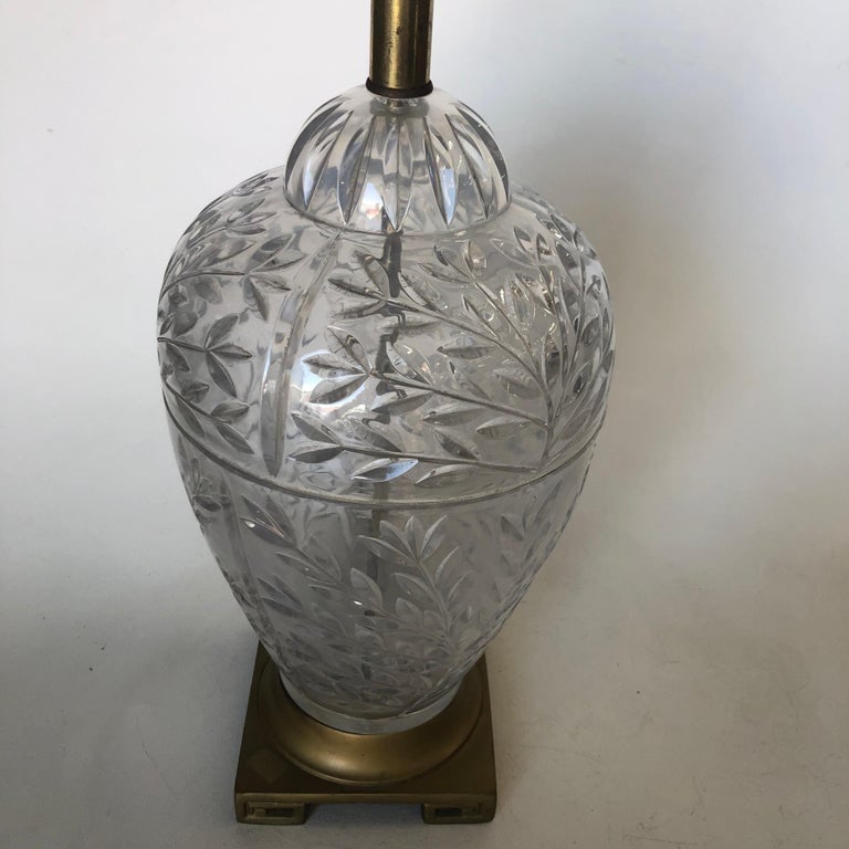 Midcentury Leaf Motif Cut Crystal Table Lamp with Brass Hardware - 5
