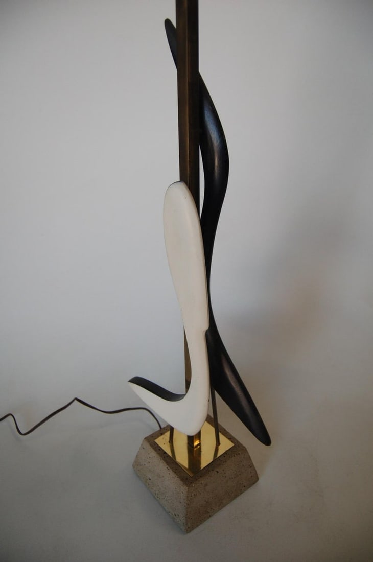 Modernist Mix-Media Brass Abstract Sculptural Table Lamp on Concrete Base - 3