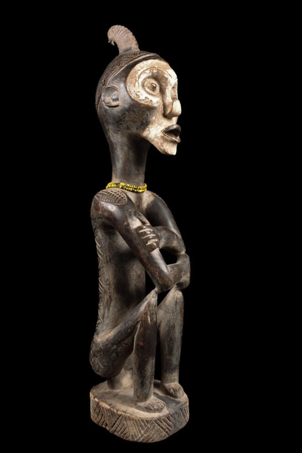 Ancestor figure - Wood - Yaka - Congo DRC: Great wooden Yaka fetish figure from DR Congo. This gigure has a typical upturned nose, a characteristic of YAKA artistic output. Wonderfull scsarifcations on the back of the figure. Hierarchical and 