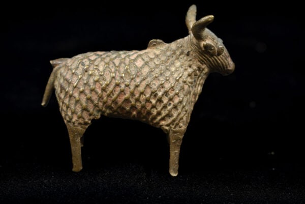 Zebu Bull figure - Dhokra Bronze - Orissa - India - 4