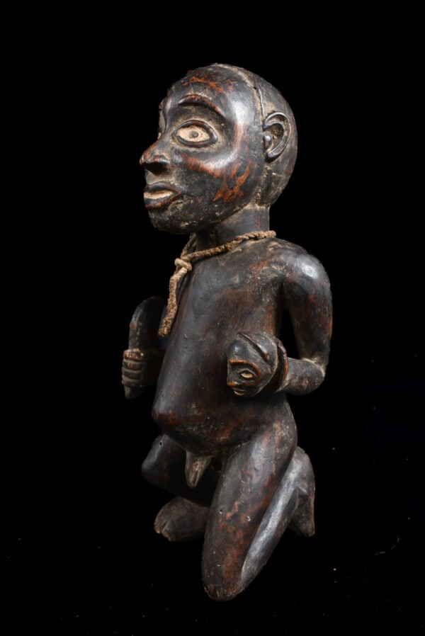 Figure - Wood - Bakongo Vili - Congo: Stylistic Bakongo Vili ancestor figure from Congo. Powerful appearance with with a great aged patina with clear traces of wear and tear. The right foot and arm is restored in the past. Object: Figure 