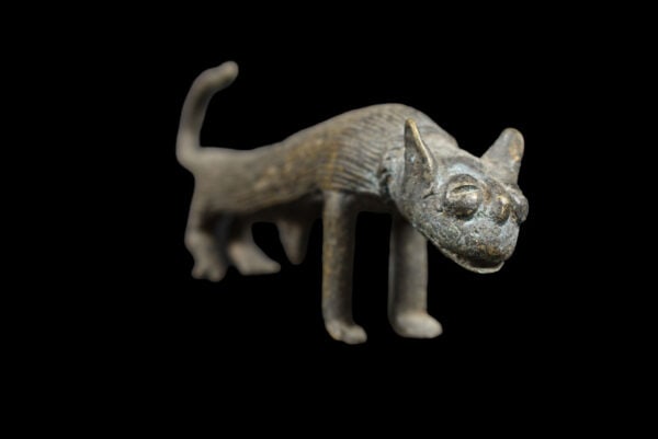 Leopard Figure - Bronze - Asante - Ghana: Beautiful bronze animal from the Asante people of Ghana. Bronzes are probably the most famous bronzes of African art. The leopard is a mighty and powerful royal animal, which rules the savanna as the 