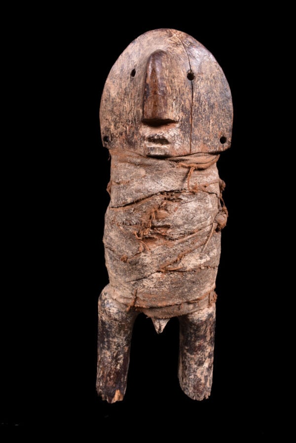 Yanda doll - Wood - Zande - Congo: Beautiful wooden Zande doll from DR Congo. The Zande sculpt small statuettes which measure from 10 to 30 cm, named Yanda, of an animal or human shape, they have an apotropaic role and are exhibited du
